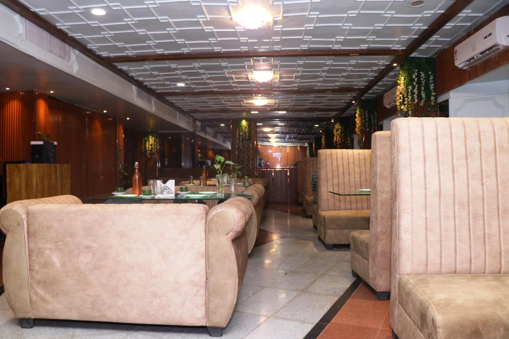 Hotel Samrat International Патна Екстериор снимка