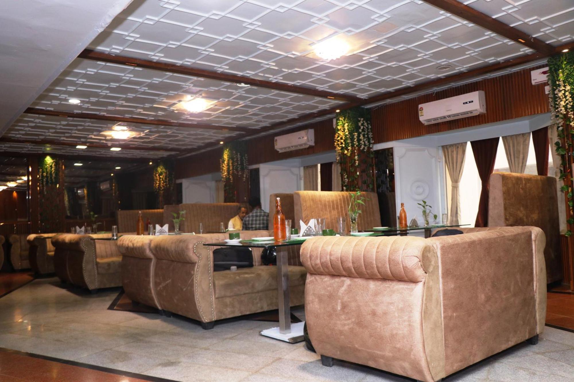 Hotel Samrat International Патна Екстериор снимка