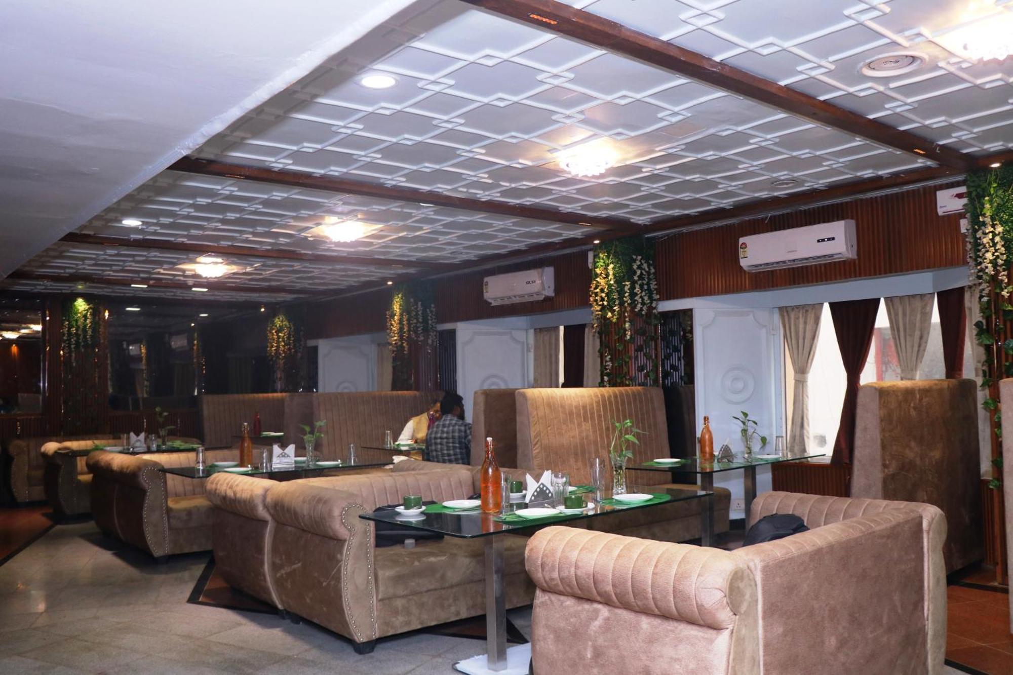 Hotel Samrat International Патна Екстериор снимка