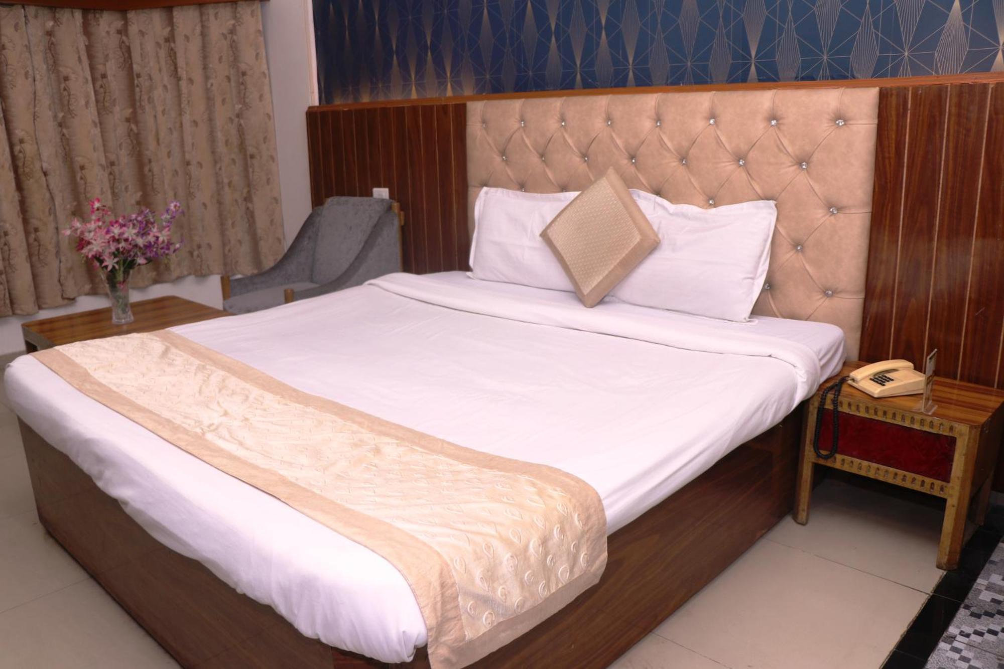 Hotel Samrat International Патна Екстериор снимка