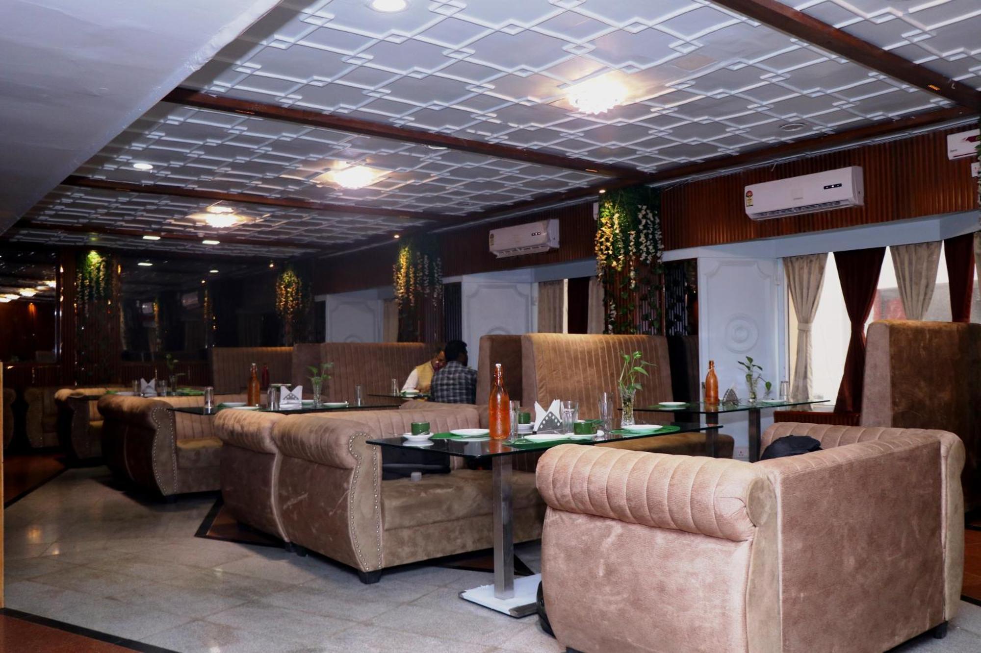 Hotel Samrat International Патна Екстериор снимка