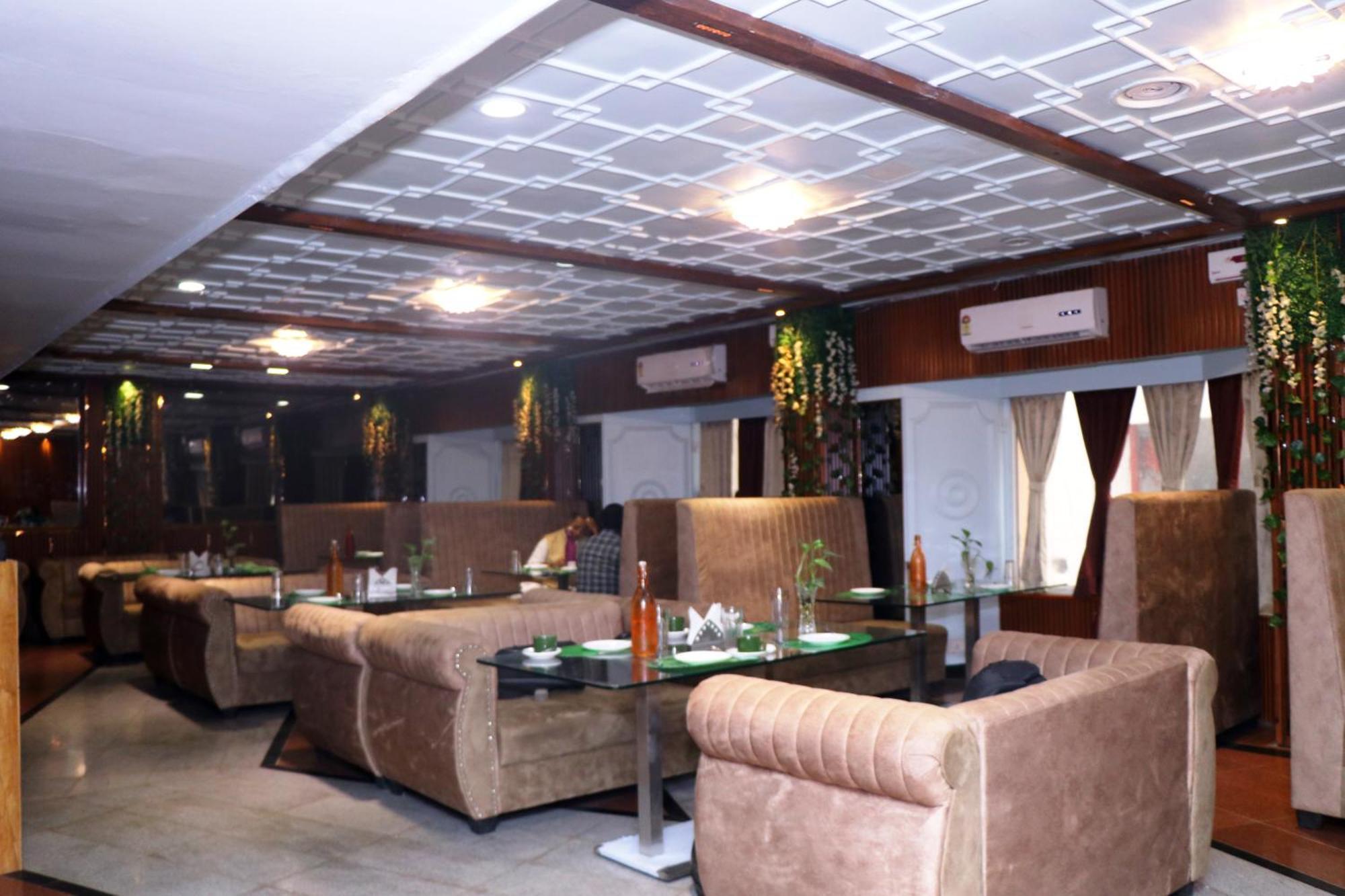 Hotel Samrat International Патна Екстериор снимка