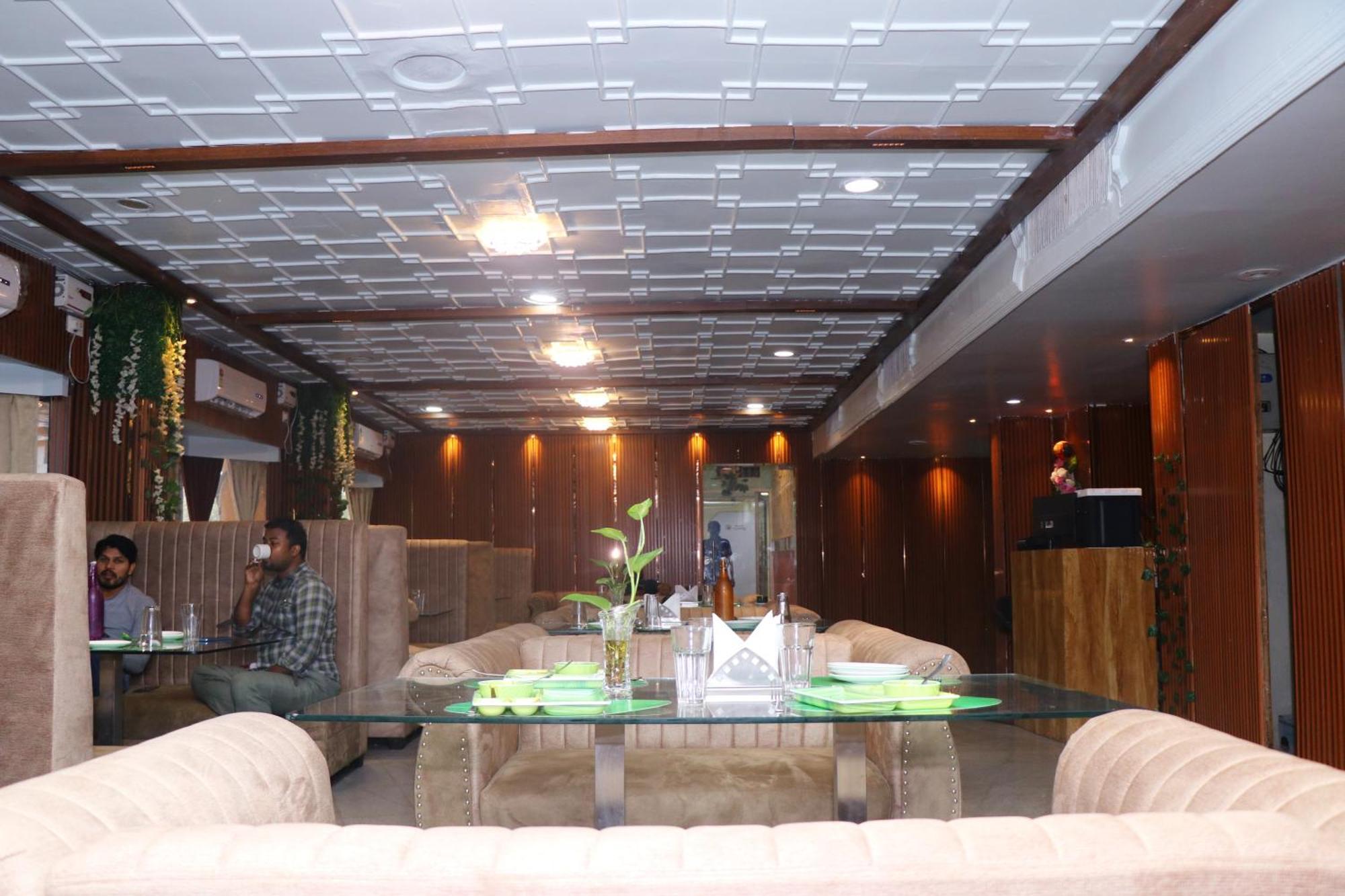 Hotel Samrat International Патна Екстериор снимка